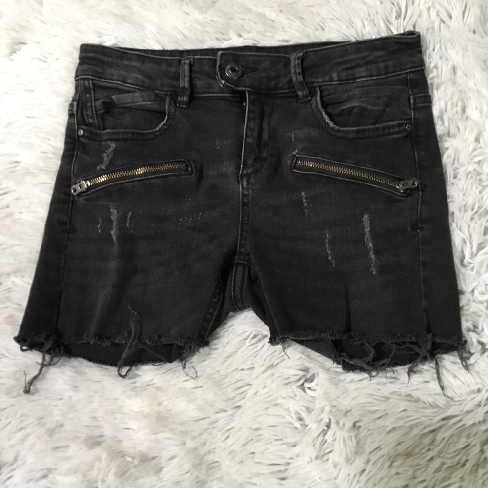 Zara Basic  Black Z1975 distressed jean shorts ripped hem woman’s size 2